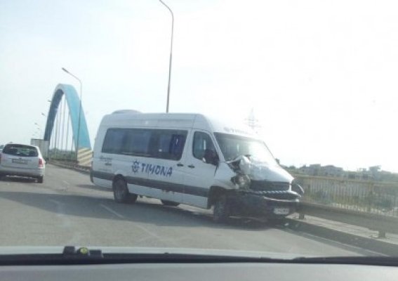 Accident rutier cu mai multe maşini şi 3 răniţi, pe podul de la Ovidiu